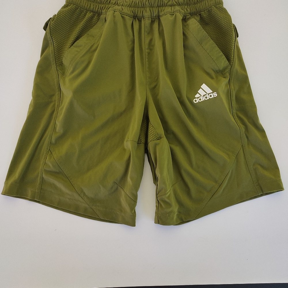Adidas Green khaki men's shorts Sz M